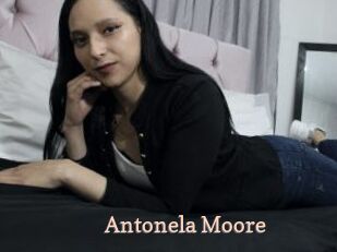 Antonela_Moore