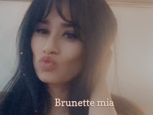 Brunette_mia