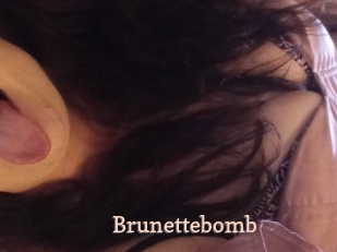 Brunettebomb