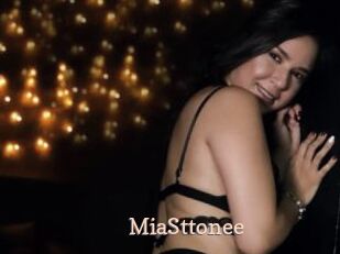 MiaSttonee