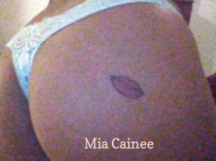 Mia_Cainee