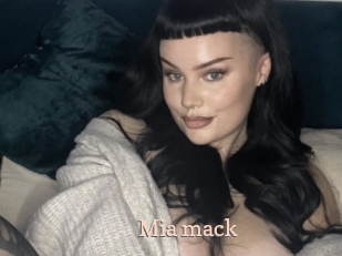 Mia_mack