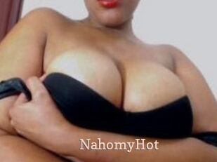 NahomyHot