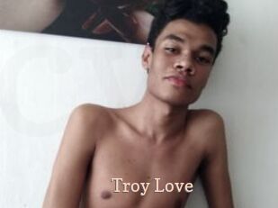 Troy_Love Chaude Vision